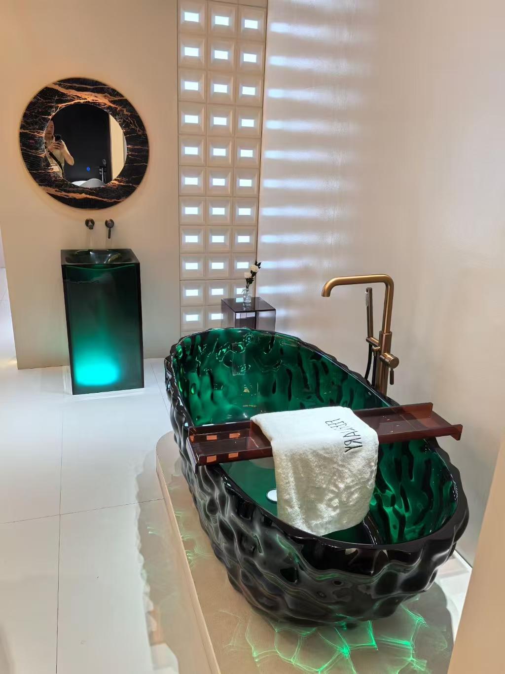 Luxury Transparent Resin Freestanding Bathtub