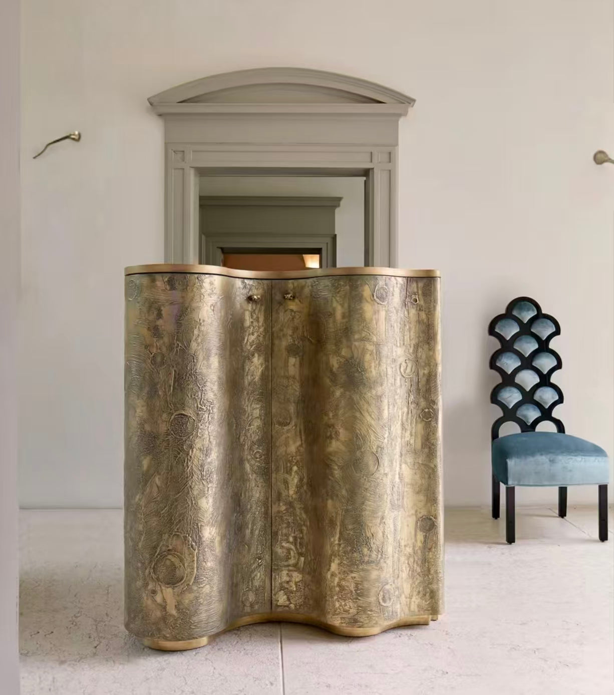 Luxury Italian Queen Roma Cabinet