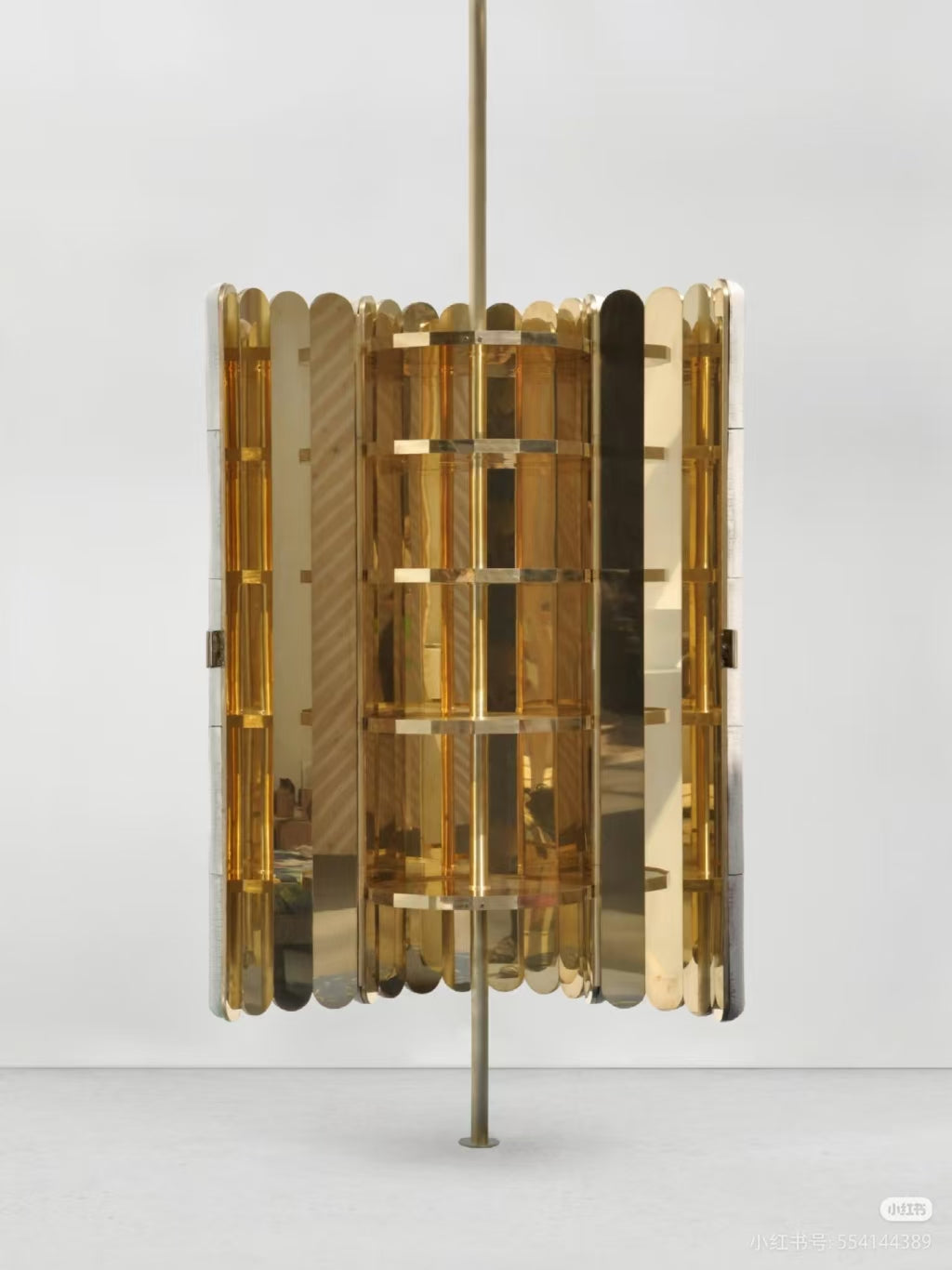 Luxury Stainless Steel Pillar Wine Cabinet with Wooden Design