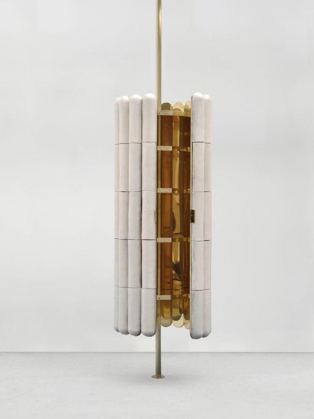 Luxury Stainless Steel Pillar Wine Cabinet with Wooden Design