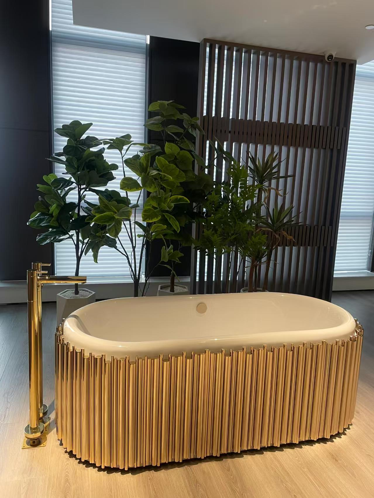 Luxury Italian Gold Vertical Stripe Stainless Steel Freestanding Bathtub with Ceramic Interior