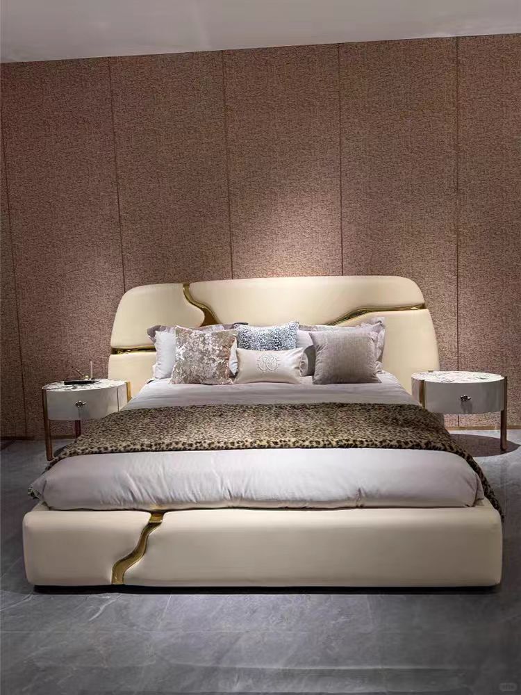 Luxury Italian Leather Mountain Bed