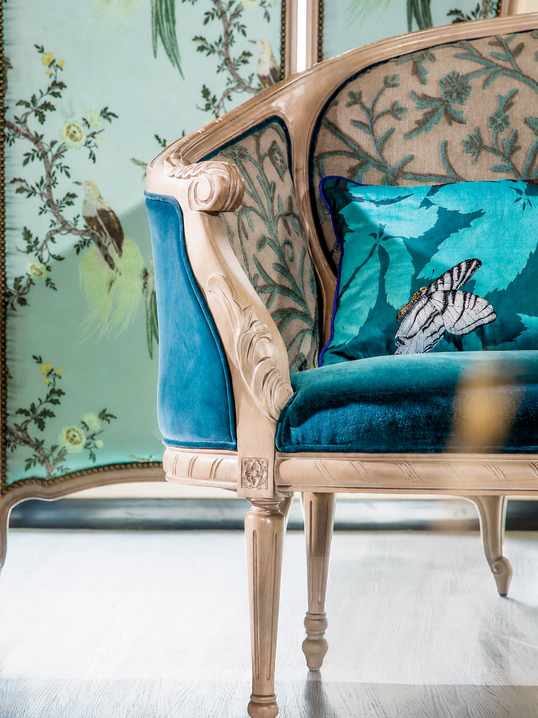 Luxury French-Chinese Wool Embroidered Sofa